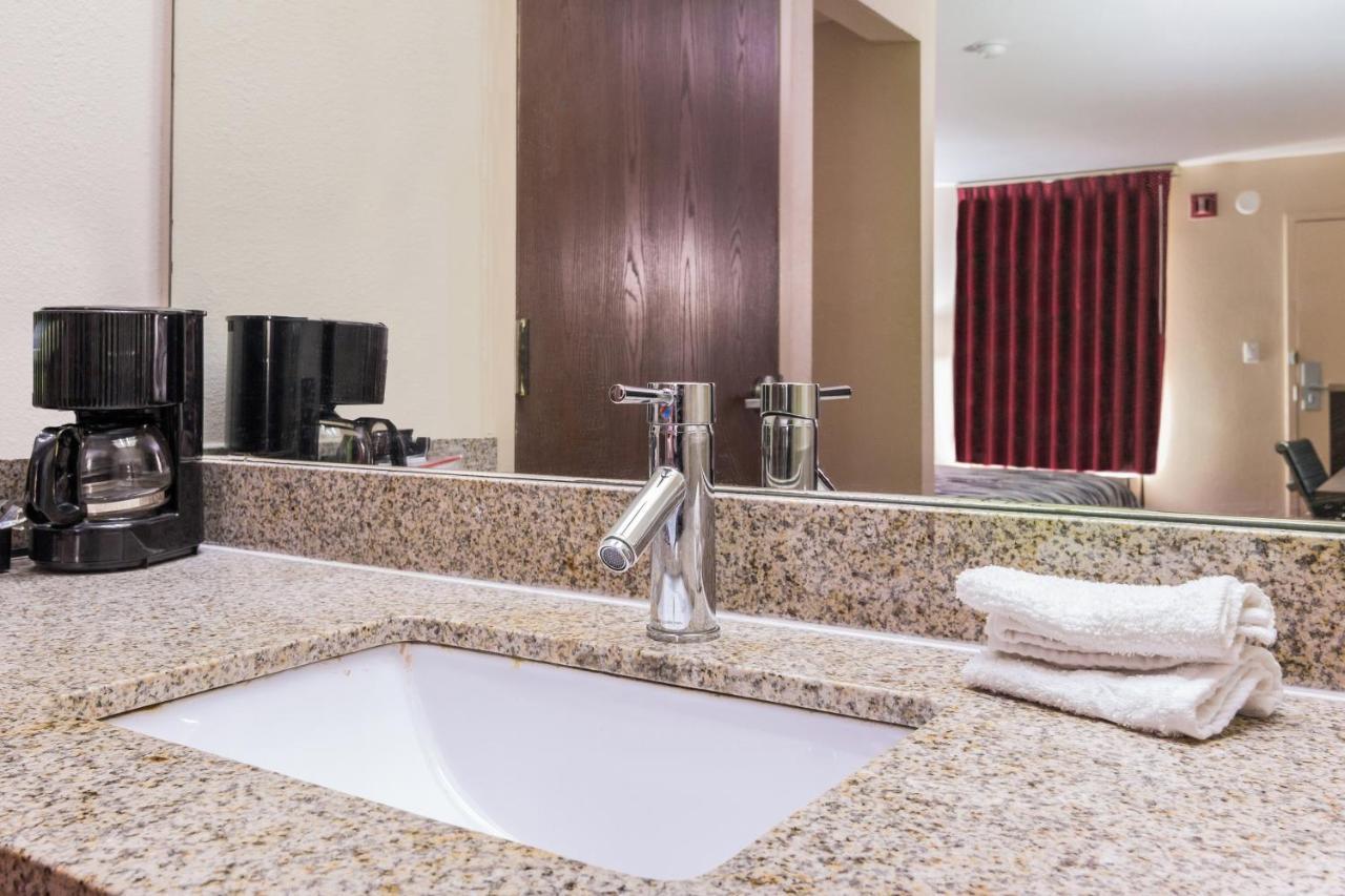 Red Roof Inn Тексаркана Екстериор снимка